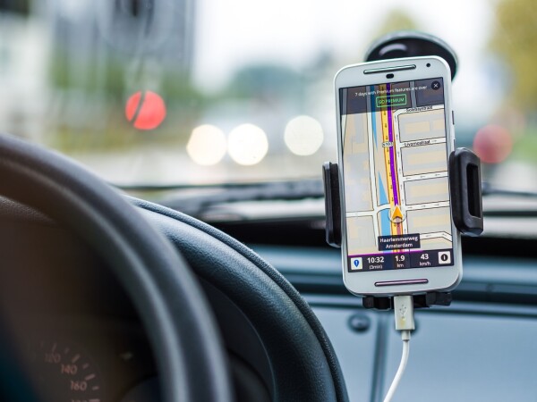 smartphone-car-technology-phone-33488