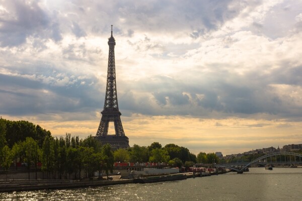 eiffel-tower-during-daytime-161853